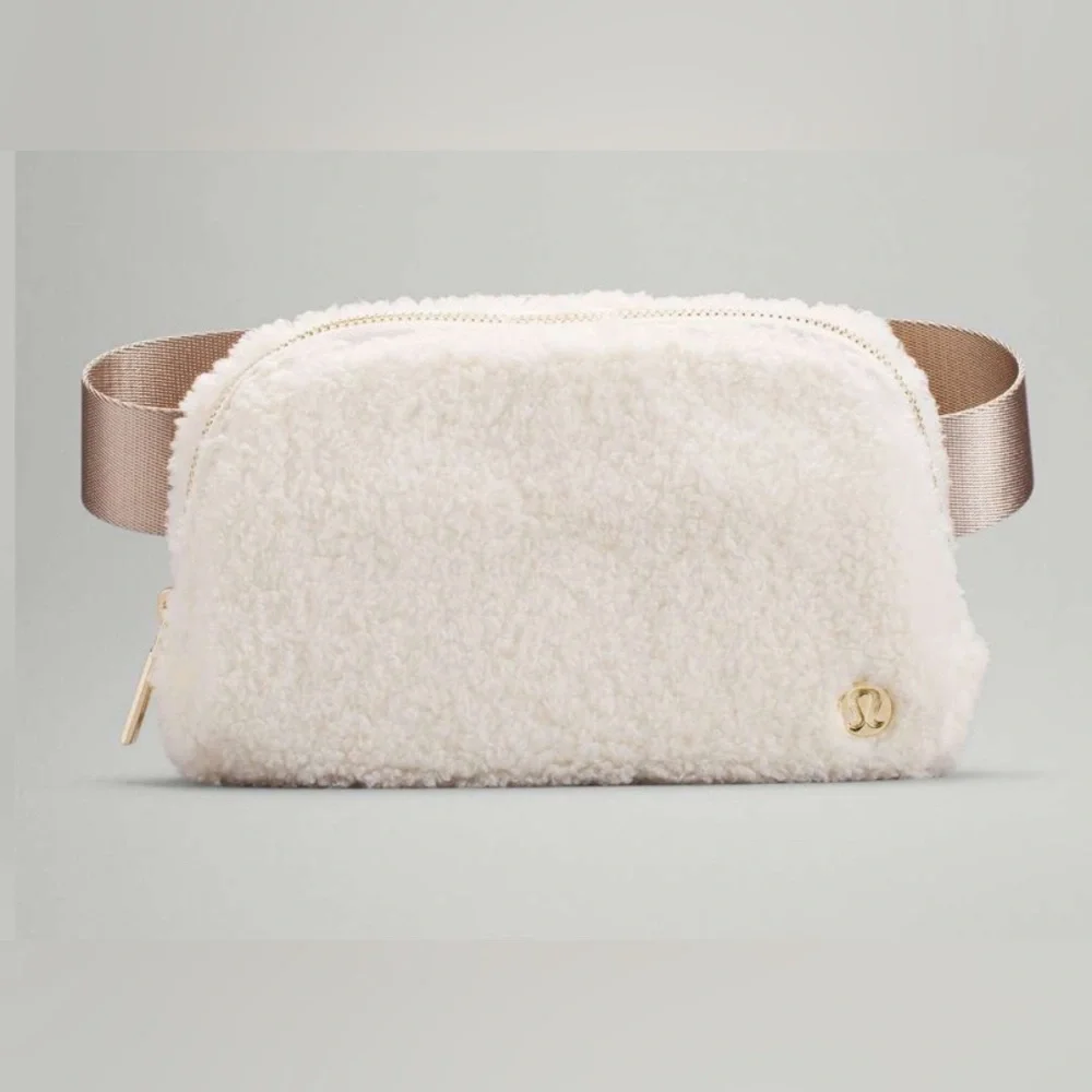 NWOT Lululemon Everywhere Fleece Belt Bag Light Ivory - Picture 1 of 8